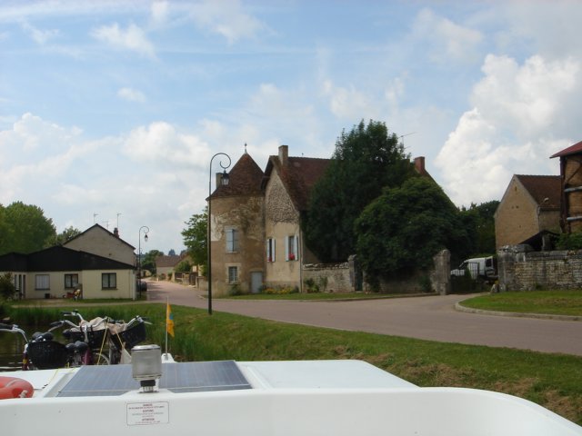 adieupetitevillage.jpg