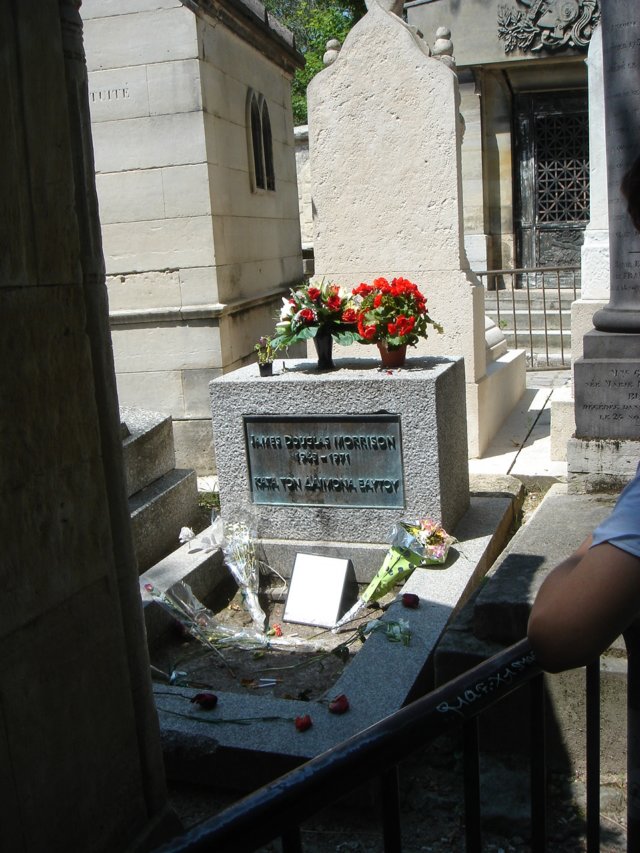 jimmorrisonsgravefeh.jpg