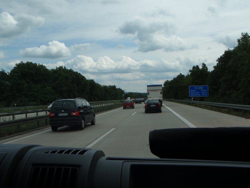 fahnfahnfahnontheautobahn.jpg